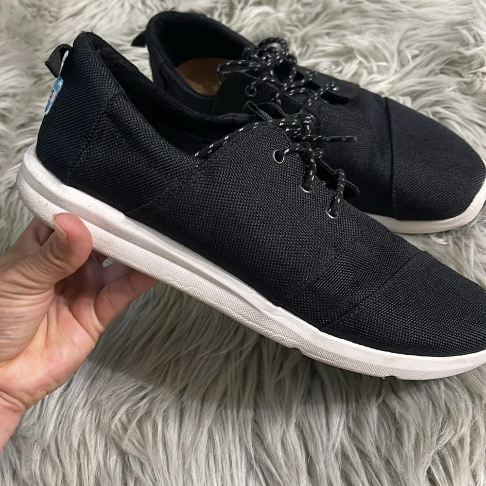 Toms Men's Black and White Sneakers